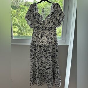 Doe and Rae short-sleeved maxi dress, size small, black and white floral.